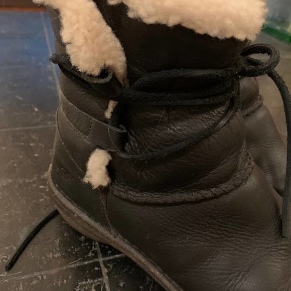 UGG Caspia 1932 Black Leather Lace Up Ankle Boots - Picture 11 of 11
